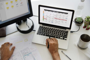 Weekly content calendar template showing daily posting schedule across platforms like Instagram, Facebook, blog, and email.